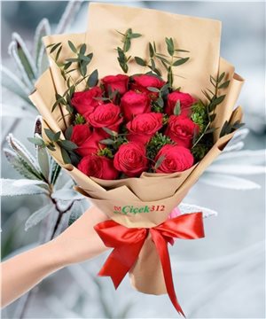 Bir Düzine Kırmızı Gül
